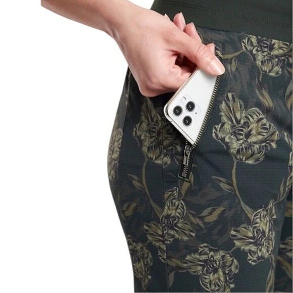 Athleta Trekkie North Jogger Pants Terra Firma Olive Green Plus Size 26 NWOT - Picture 3 of 8